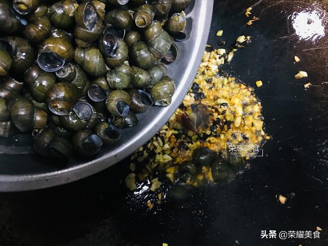田螺怎么炒好吃，田螺怎么炒入味好吃（齿间美味田螺）