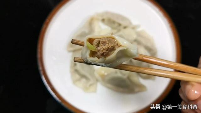 牛肉馅水饺怎么调馅好吃，牛肉饺子的馅怎么调才好吃（这才是牛肉馅饺子最经典做法）