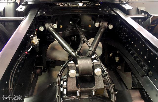 m100甲醇汽油，甲醇汽油怎么样（吉利M100甲醇重卡35万起售）