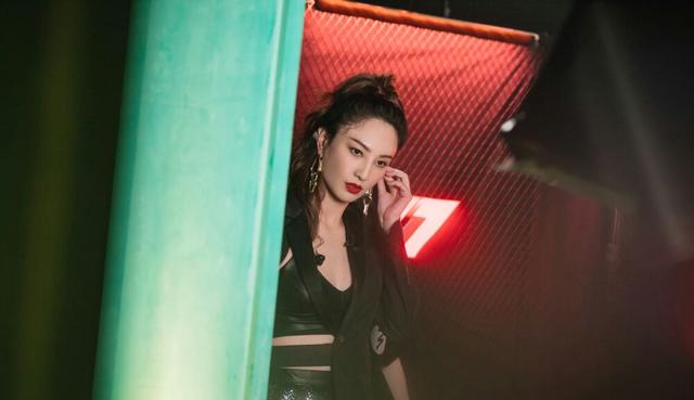 郑希怡演过的电视剧，郑希怡演过哪些电视剧（郑希怡气场强大观众直呼帅气）