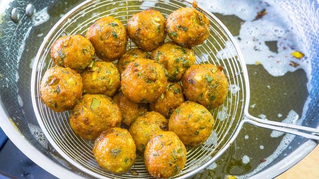 年夜饭怎么做炸货，过年吃的炸货（8道过年必备炸货）