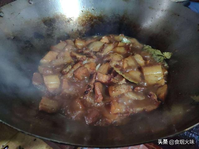 土豆焖猪肉的家常做法，土豆焖肉的家常做法