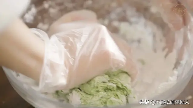 怎样自制手工米粉皮，家庭自制米粉皮的做法（宝石绿外皮原来这样做）