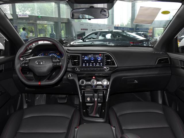 现代elantra是什么车，现代elantra朗动价格及图片（5.4L油耗增压动力）