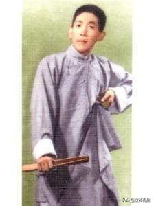 郭德纲师傅是谁啊，郭德纲师傅是谁（当年郭德纲都没钱“摆知”）