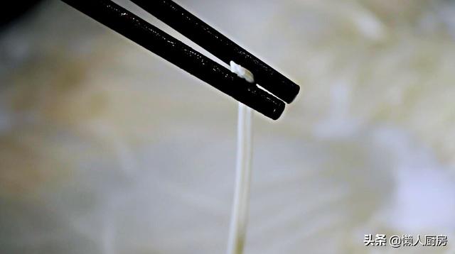 正宗的鱼汤面怎么做，鱼汤面怎么做（教你做一碗热气腾腾的鱼汤面）