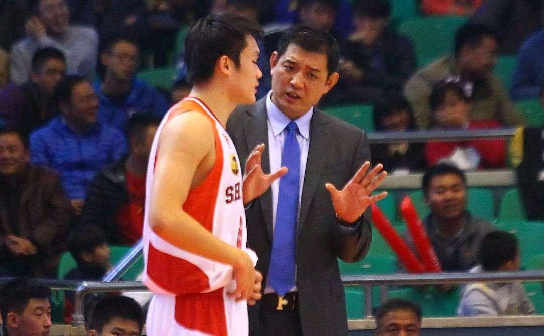 山东黄金男篮名单，山东黄金男篮的名单（2米12高塔就位）