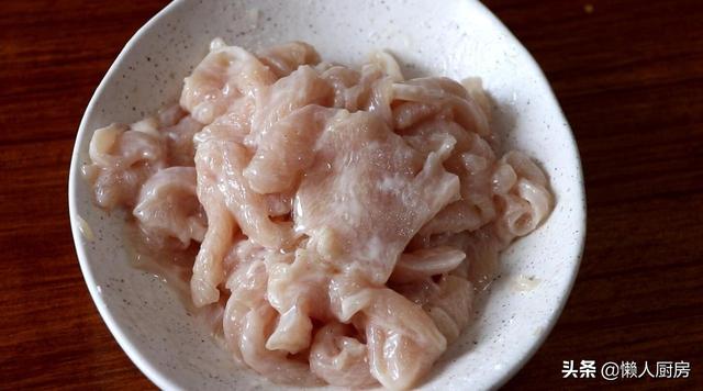 木耳炒鸡的做法怎么样做最好吃，木耳炒鸡的做法怎么样做最好吃窍门（不会做饭的人也能学会）