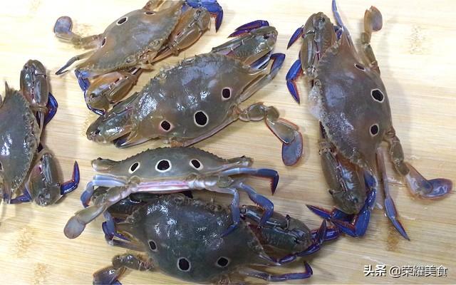 姜葱炒蟹怎么做，爆炒螃蟹怎么做好吃又简单（花蟹怎么做才能对得起它鲜美嫩滑的蟹肉）