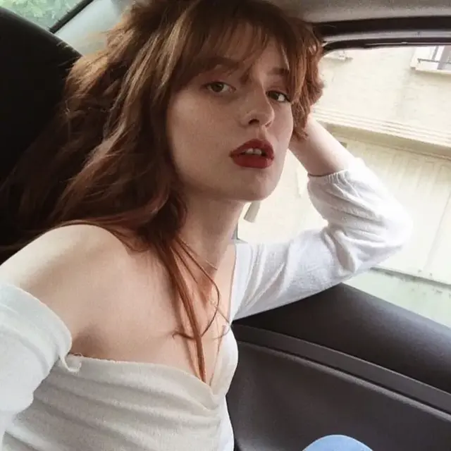 念七 精致女生染发社会酷头像微信，念七 精致女生染发社会酷头像（各种发色的小姐姐头像）