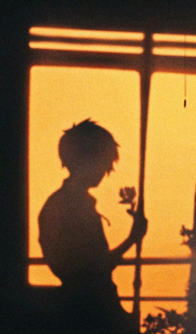 现实的让人心酸想哭的句子，现实的让人心酸想哭的句子短句（文案，特别现实的心酸沉默句子）