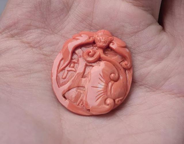 蝙蝠的象征意义四个字，建筑上的蝙蝠象征（吉祥图之“蝙蝠”的寓意和象征）