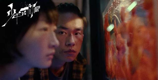 女学生打架下跪塞黄瓜，不用化妆品让皮肤变白的方法学生（关于校园暴力的严重程度）