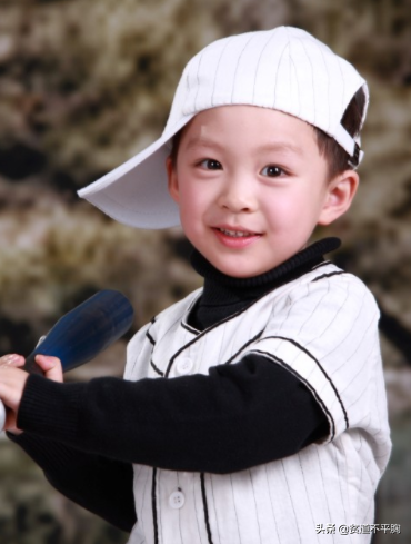 小爸爸演员表朱佳煜，小爸爸演员表（《小爸爸》里的夏天长大了）