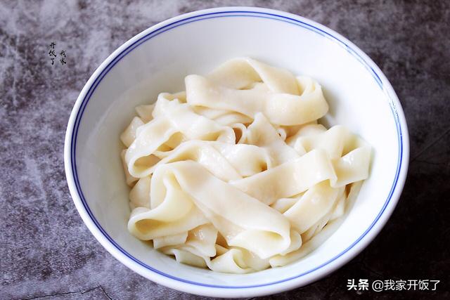 宽面条怎么做好吃，怎样做出好吃的宽面（跟黄磊学做大碗宽面）