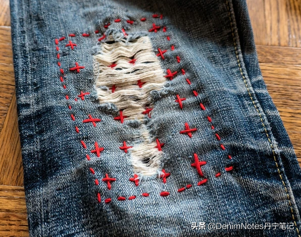 补裤子破洞的方法，怎样修补裂开的裤子缝（简单的针线活就能让破烂的牛仔裤焕然一新）