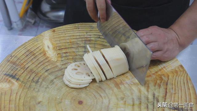 藕饼夹肉的做法，厨师长分享一个诀窍