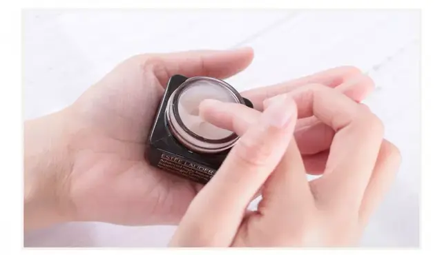 雅诗兰黛眼霜好用吗，雅诗兰黛红石榴球型眼霜好用吗（雅诗兰黛新款抗蓝光眼霜真这么厉害）