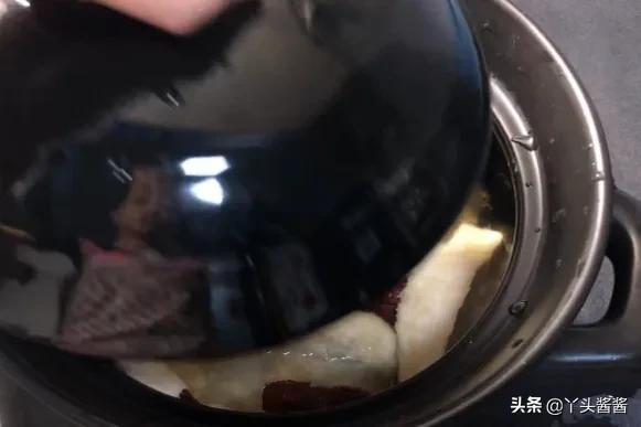 榴莲壳煲鸡汤的做法功效，榴莲壳煲鸡汤的做法和功效是什么（做法简单又营养）