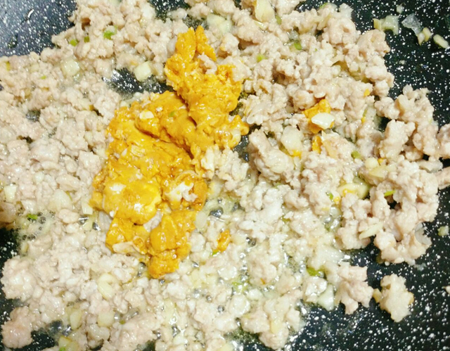咸鸭蛋怎么吃最好，咸鸭蛋怎么吃（咸鸭蛋还可以这样吃）