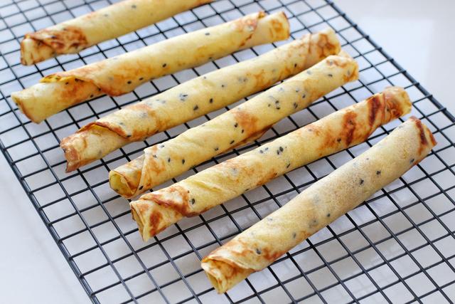 鸡蛋卷怎么做，煎蛋的正确做法（自制美味鸡蛋卷）