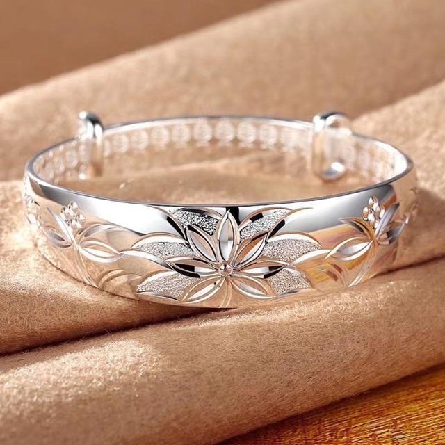 银子发黑是什么原因，银子发黑怎么清洗（变黑主要跟这件事儿有关系）