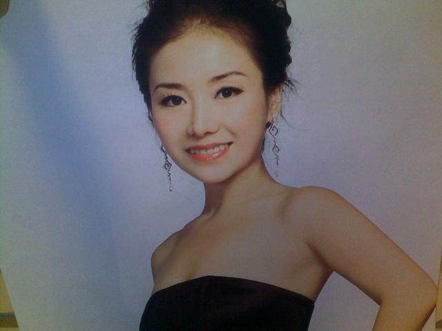 风凰卫视女主播李亚倩是哪里人，李亚倩（80后美女富二代：父亲是首富）