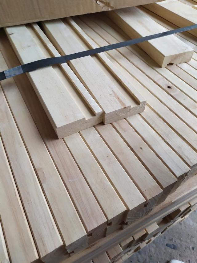 橡胶木和松木哪个好，橡胶木板材的优缺点-橡胶木和松木哪个好（松木家具与橡胶木家具哪种好）