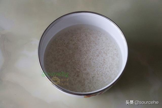蒸米饭一碗米放多少水,大米饭怎么蒸才好吃(记住这个大米与水的黄金