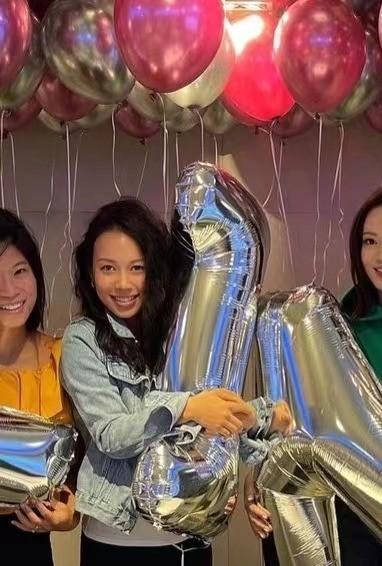 林青霞继女登封面，秦祥林林青霞（林青霞继女罕见露面）
