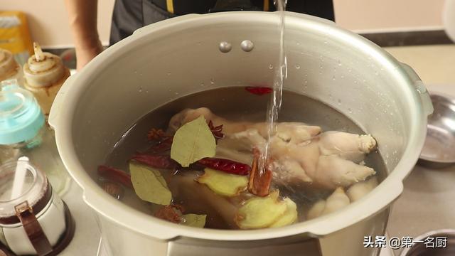 卤猪蹄的家常做法，卤猪脚怎么做好吃（想吃卤猪蹄不用出去买了）
