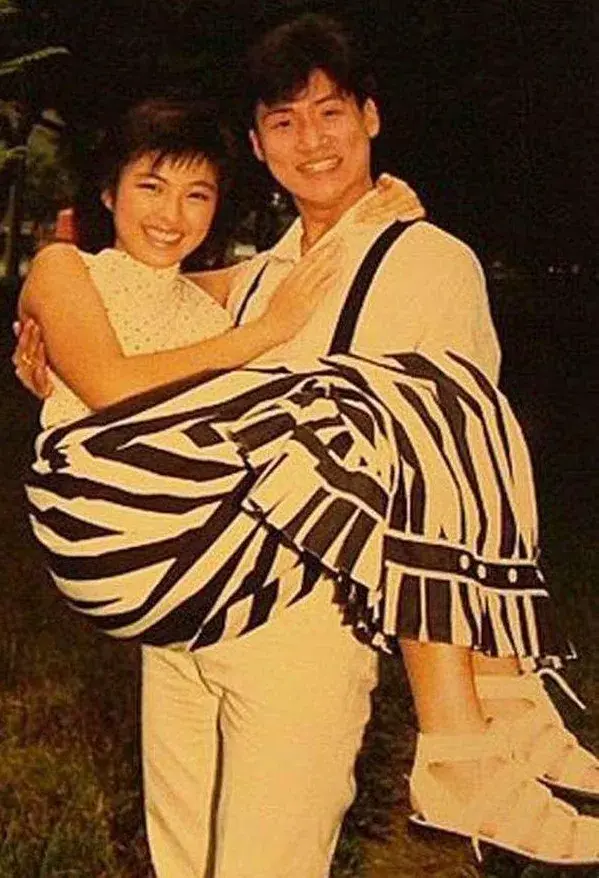 张学友的老婆是谁，张学友妻子罗美薇个人资料（“60分老公”张学友和妻子罗美薇的满分爱情故事）