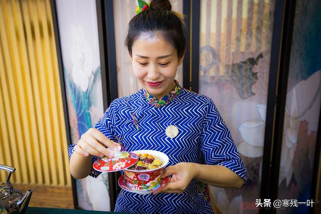 八宝茶的功效与作用,八宝茶有哪八种配料(冬能驱寒夏能解渴) 八宝茶的功效与作用,八宝茶有哪八种配料(冬能驱寒夏能解渴)