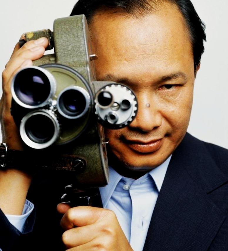 吴宇森1986年,郁郁不得志的吴宇森在徐克提携下,与被邵氏扫地出门的