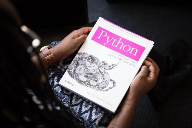 p语言是python吗，为什么我们的机器学习平台支持的是Python