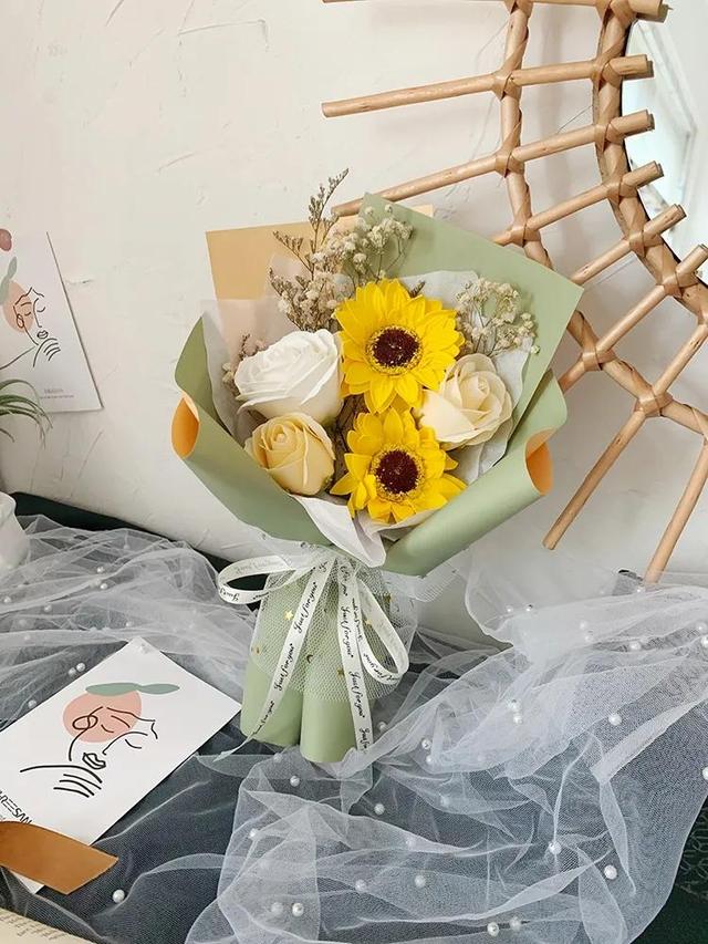 适合送女生的礼物，适合送女生的生日礼物（送女生什么礼物可以讨她欢心）