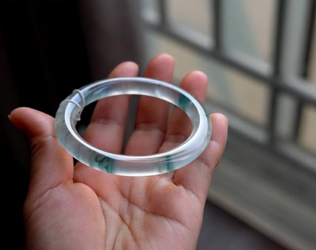 玉分哪几种，玉石里面那种玉最好（戴了这么久翡翠都不知道翡翠的种类有哪些）