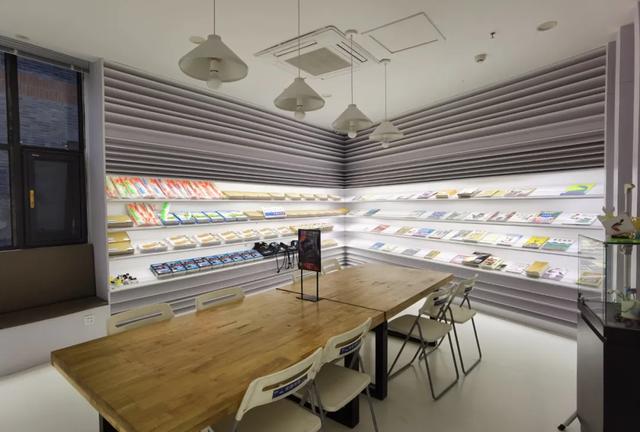 附近书店在哪个位置离我最近，离这里最近的文具店（厦门这些“有颜有料”的书店）