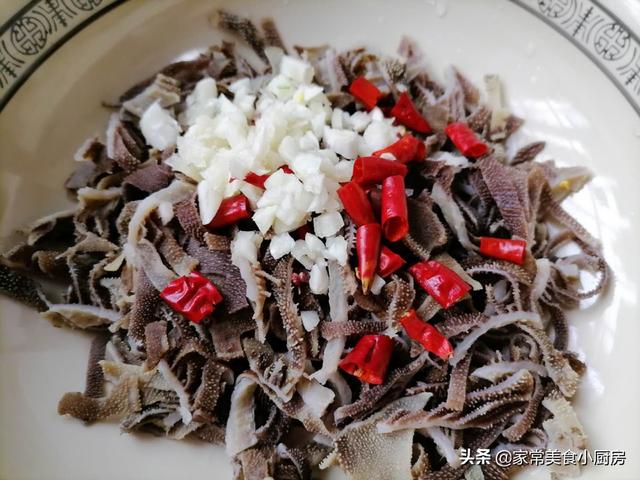 凉拌牛百叶的做法，凉拌牛百叶焯水多长时间（原来饭店里的凉拌牛百叶是这样做的）