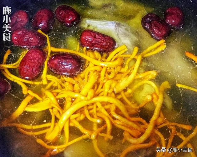 三黄鸡适合煲汤吗，适合煲汤的有哪几种鸡（喝一碗回味整天）