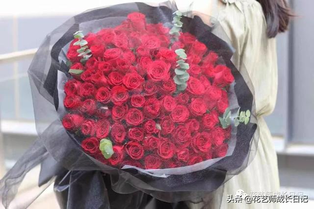 玫瑰花的寓意和花语，香槟色玫瑰（香槟色玫瑰代表什么）