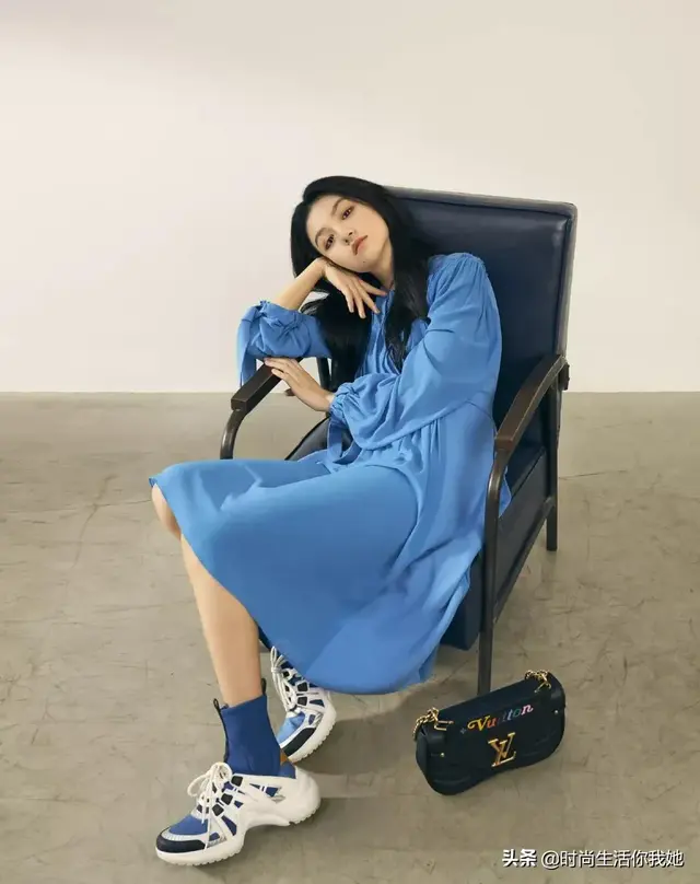 麻豆网官网萧萧麻豆网，2020春季最时尚穿搭“平底+裙”