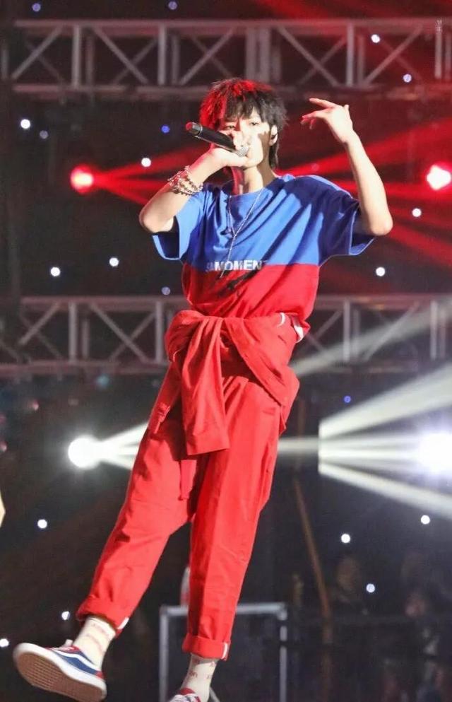 刘耀文头像女生专用，刘耀文｜帅且自知的靓仔微信（壁纸加头像）