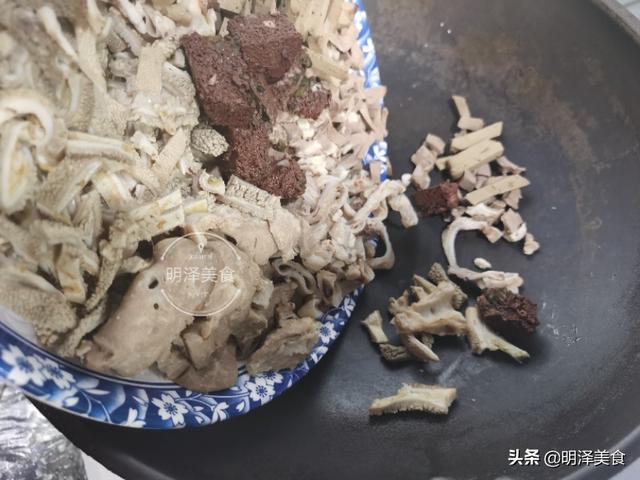 羊杂汤的做法和配料，羊杂汤的做法（喜欢喝羊杂汤却不懂做法的朋友们）