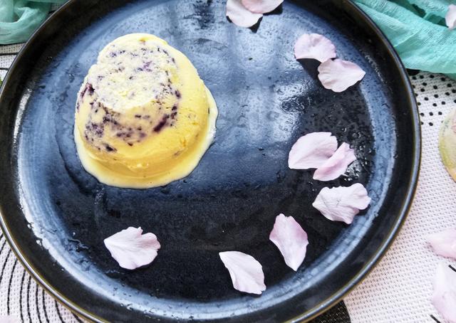 做冰淇淋的方法，做冰淇淋怎么做最简单的方法（想吃冰淇淋不用出门买）