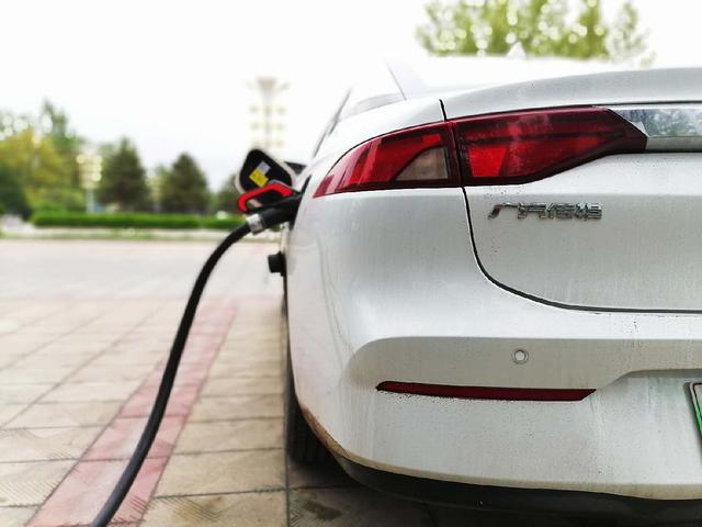 倒车影像怎么安装，倒车影像摄像头安装方法详解（自己动手装了个倒车影像）