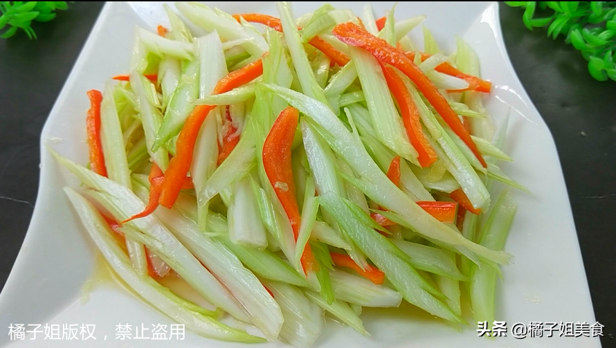 【凉拌芹菜】做法步骤图 不炒不腌制  看着就馋人-起舞食谱网