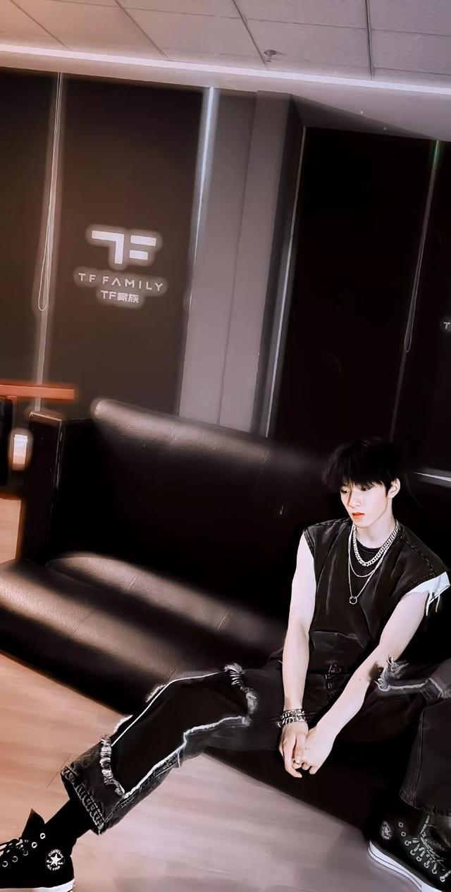 刘耀文头像女生专用，刘耀文｜帅且自知的靓仔微信（壁纸加头像）