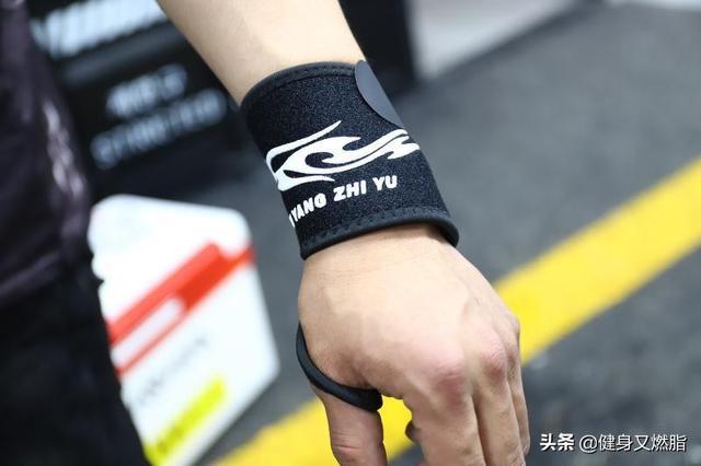 拳击绑带怎么绑，拳击绷带绑法（也可以训练的方法）