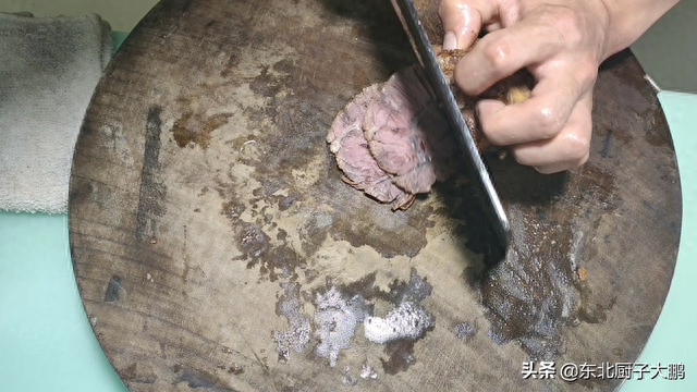 猪腱子肉怎么做好吃法，《酱腱子肉》两种腱子一锅出